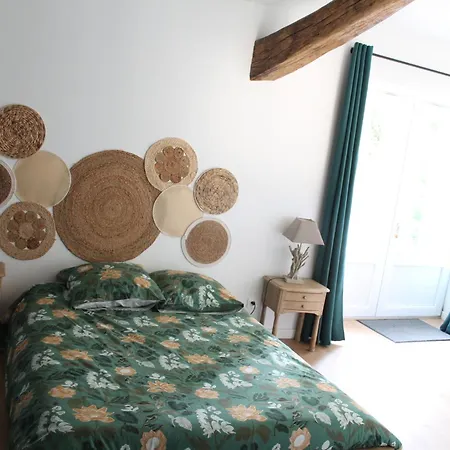 Au Clos Des Auges Bed & Breakfast