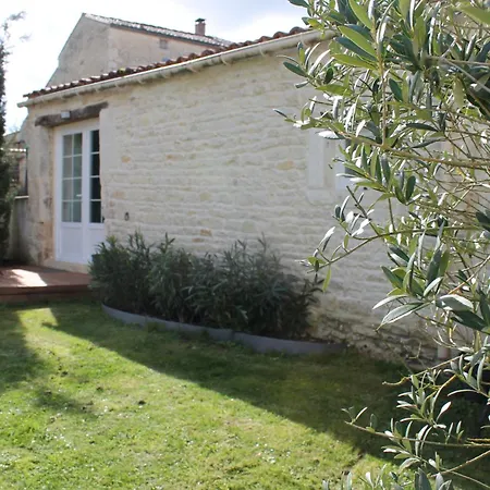 Au Clos Des Auges Bed & Breakfast