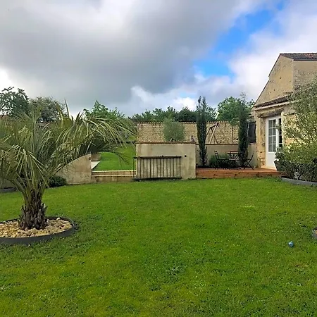 Au Clos Des Auges فندق مبيت وإفطار *