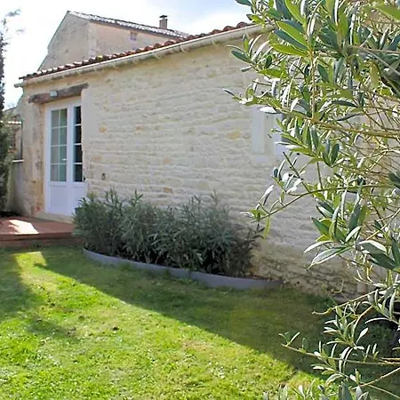 Au Clos Des Auges فندق مبيت وإفطار *